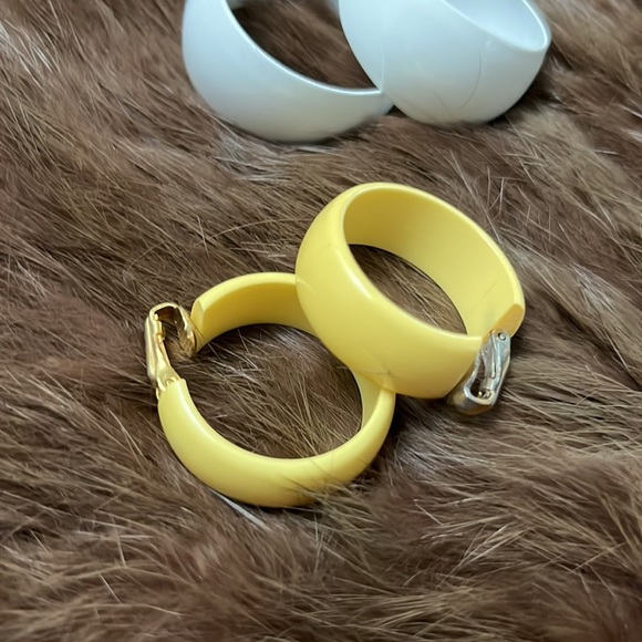 Vintage clip on earrings 🖤 - Picture 3 of 7